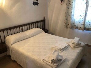 3 chambres, fer et planche à repasser, Wi-Fi, draps fournis