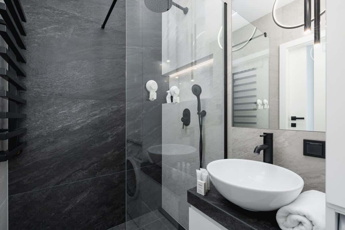 Shower, hair dryer, towels, shampoo