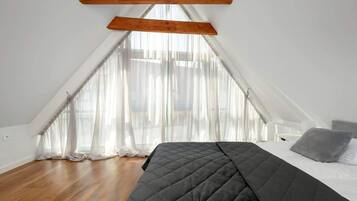 1 slaapkamer, een strijkplank/strijkijzer, reisbedje, wifi