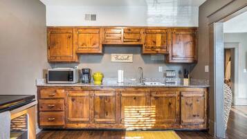 Fridge, microwave, oven, coffee/tea maker