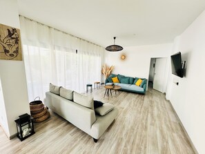 TV - Villa Contemporaine au Calme en Plein Centre Ville (Avignon)
