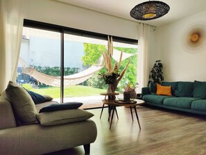 TV - Villa Contemporaine au Calme en Plein Centre Ville (Avignon)