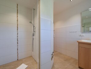 Apartment | Bathroom | Towels - Holiday Apartment in Langenargen (Eisenberg)