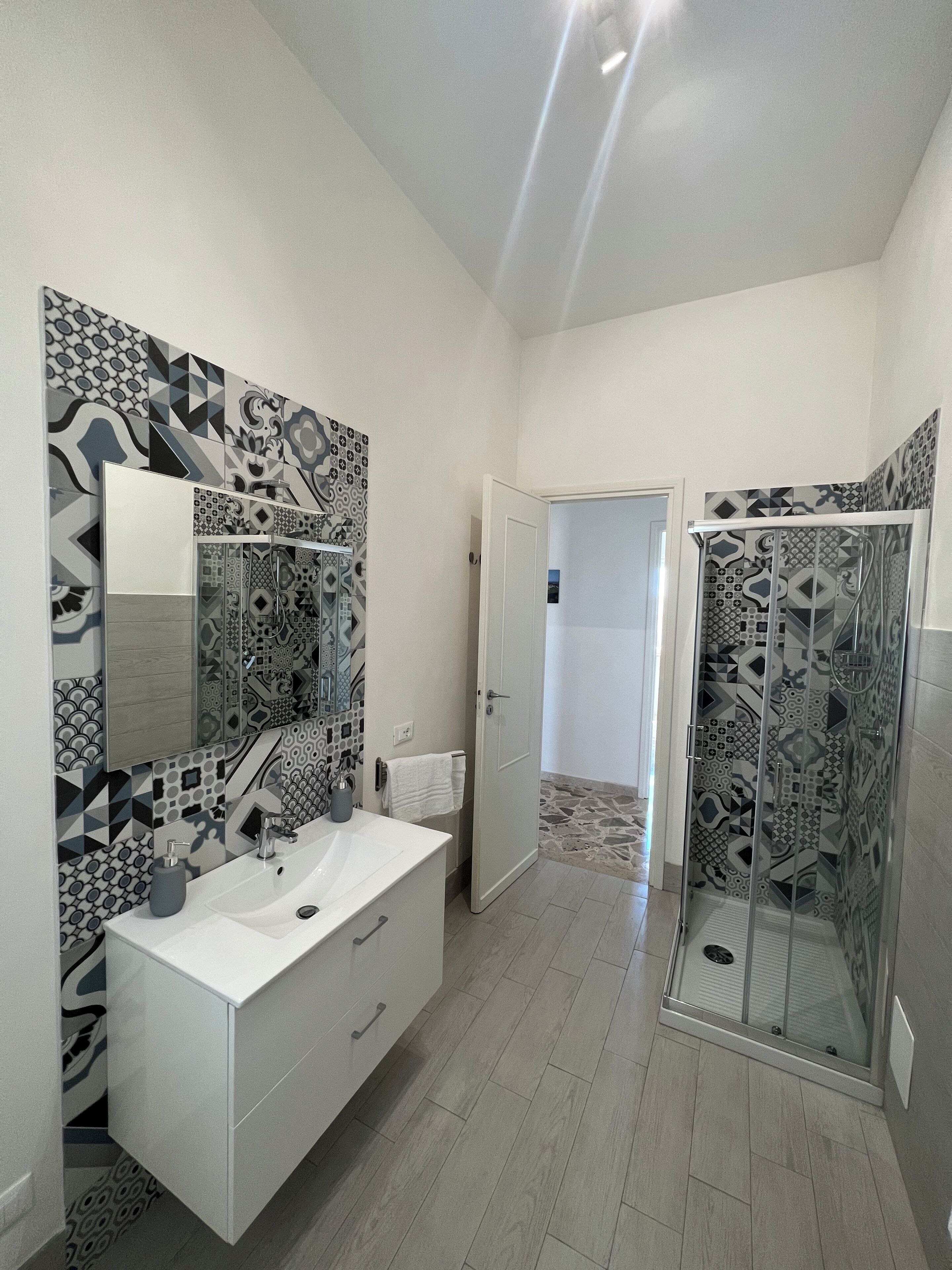 Doccia, asciugacapelli, bidet, asciugamani