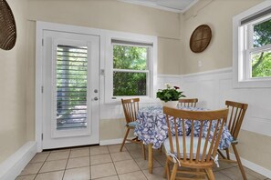 Dining - Higher Altitude 1 BR 1 BA Short walk to the beach! (Surf City)
