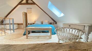 2 chambres, bureau, fer et planche à repasser, lit parapluie