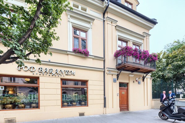 Front of property - Apartamenty pod Baranem (Kraków)