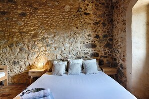 5 habitaciones, tabla de planchar con plancha y cuna de viaje 
