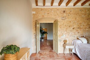 5 chambres, fer et planche à repasser, lit parapluie, Wi-Fi gratuit