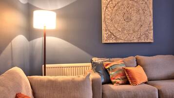 Televisión y chimenea