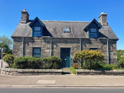 A 2-bedroom cosy cottage based at the heart of the rural village of Brora.