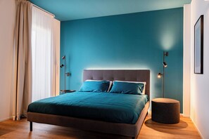 슈피리어 아파트 | 오리/거위털 이불, 메모리폼 침대, 각각 다르게 가구 비치, 노트북 작업 공간