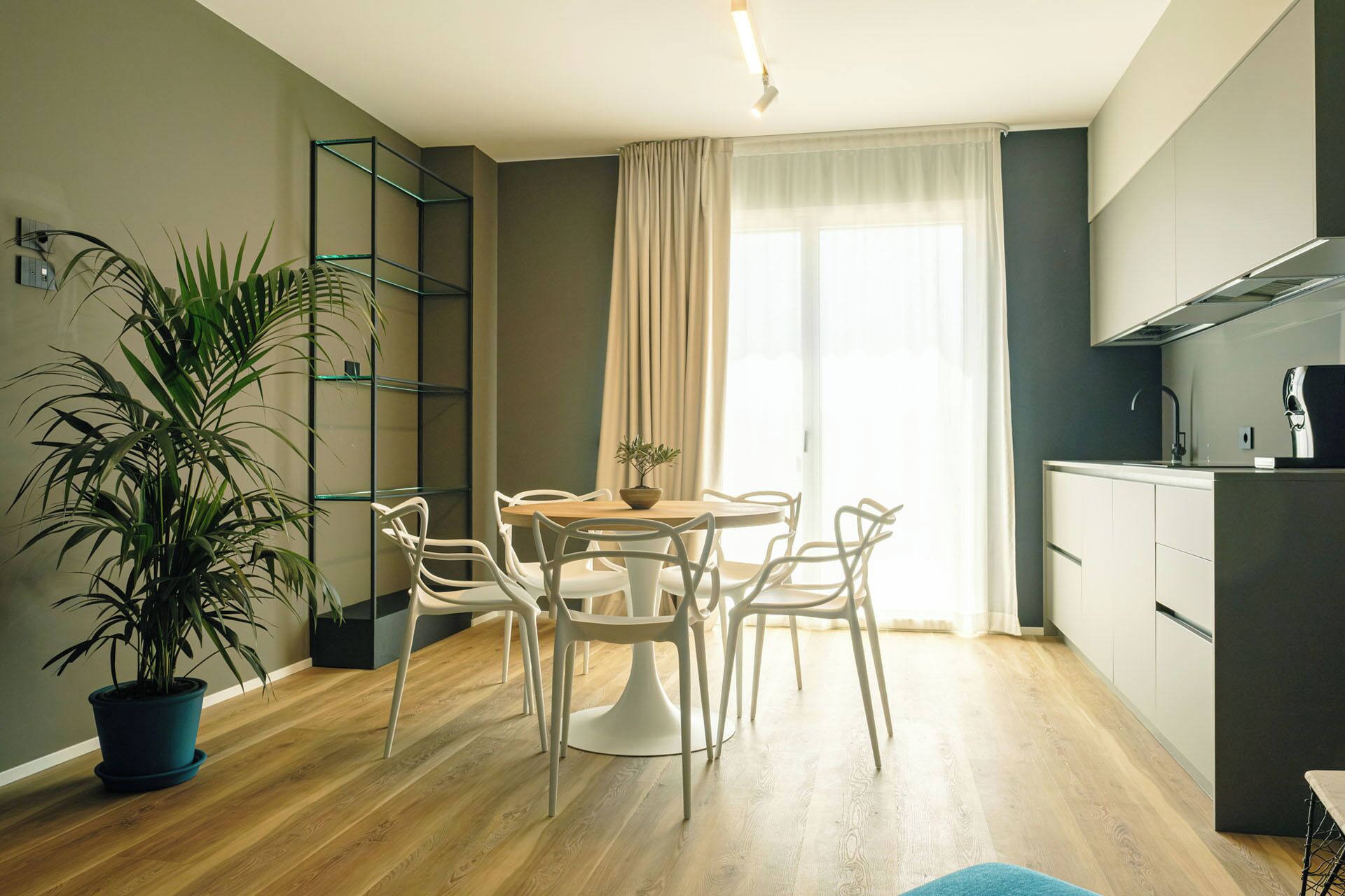 Familienapartment | Wohnbereich | 50-Zoll-Smart-TV mit Kabelempfang, Netflix, Pay-TV