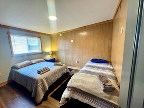 3 bedrooms, desk, free WiFi, bed sheets