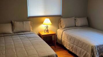 3 bedrooms, desk, free WiFi, bed sheets