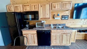 Fridge, microwave, stovetop, dishwasher