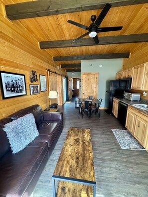 Smart TV - ATV TrailCamp: Price's Place-- Just seconds from the HMT Pocahontas Trailhead! (Bramwell)