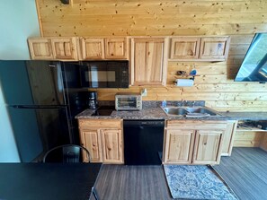 Fridge, microwave, stovetop, dishwasher - ATV TrailCamp: Price's Place-- Just seconds from the HMT Pocahontas Trailhead! (Bramwell)