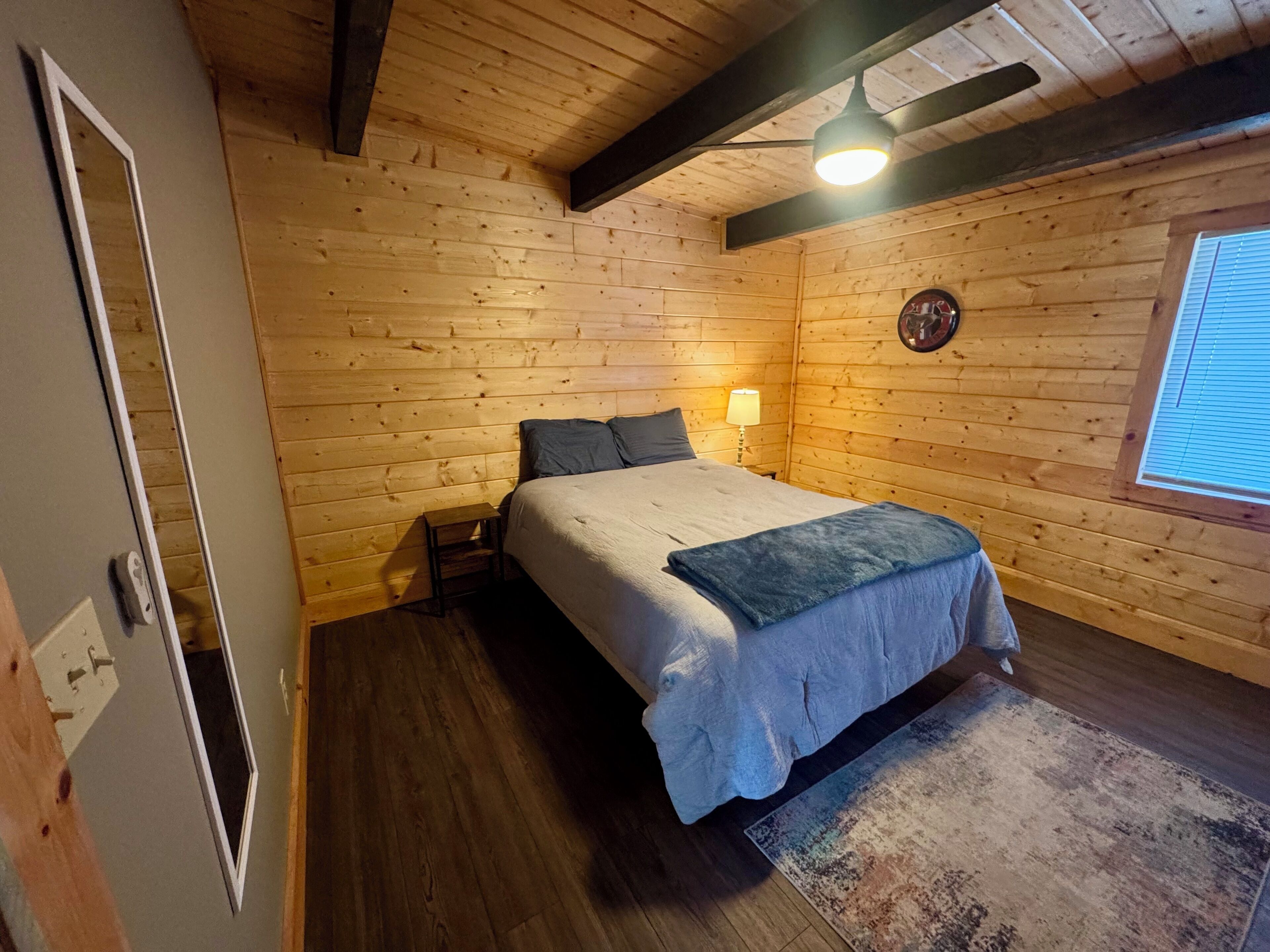 2 多间卧室、免费 WiFi、床单