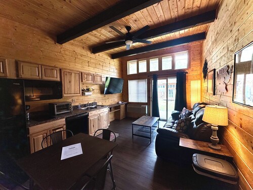 ATV TrailCamp: Larne's Lodge-- Just seconds from the HMT Pocahontas Trailhead!