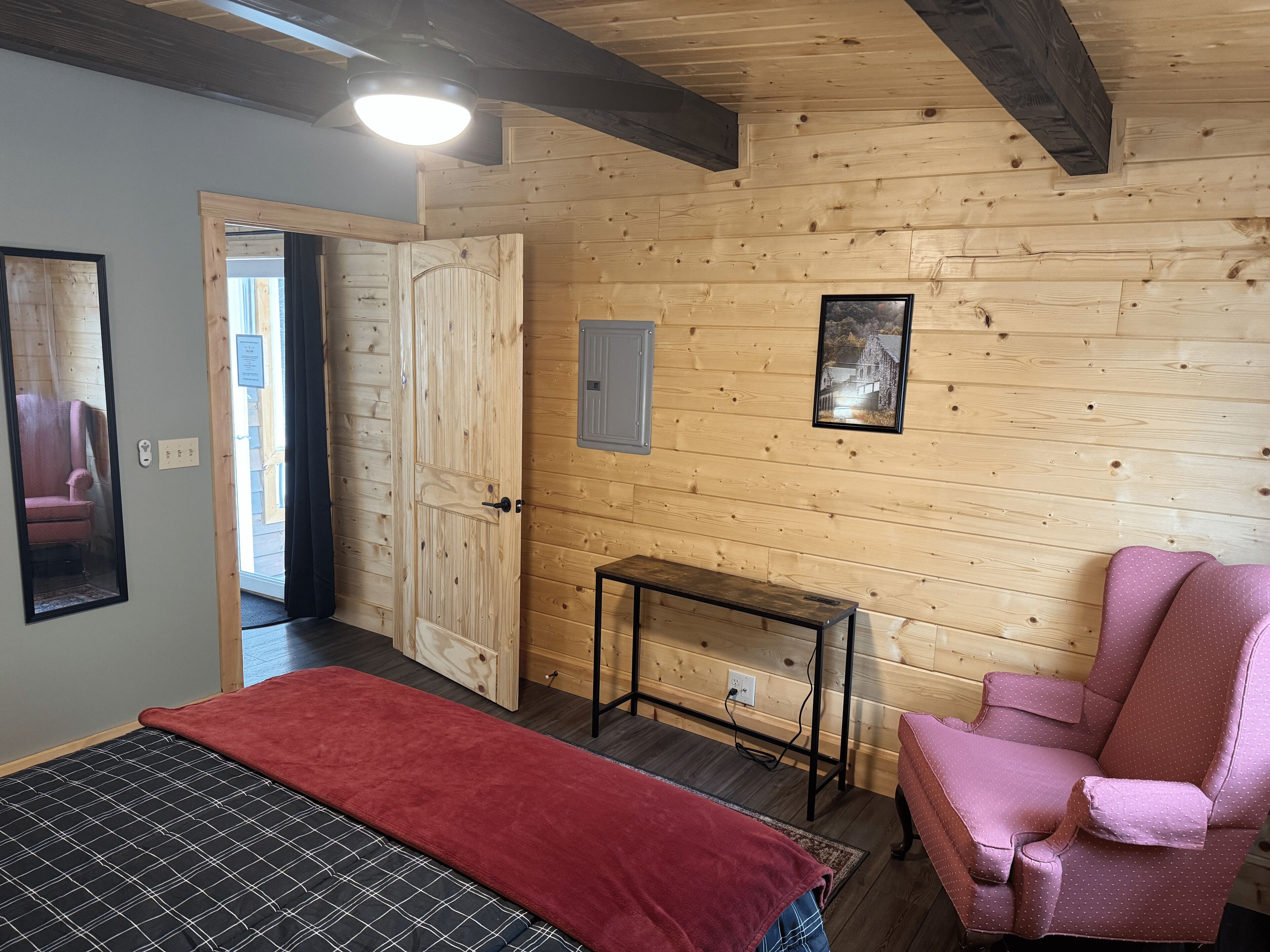 2 室のベッドルーム、WiFi (無料)、ベッドシーツ