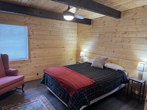 2 bedrooms, free WiFi, bed sheets - ATV TrailCamp: Larne's Lodge-- Just seconds from the HMT Pocahontas Trailhead! (Bramwell)