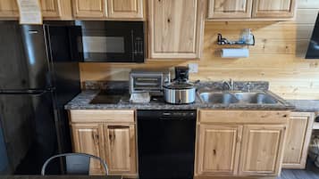 Fridge, microwave, stovetop, dishwasher