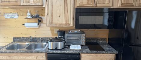 Fridge, microwave, stovetop, dishwasher