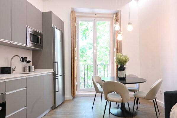 Fridge, microwave, oven, dishwasher