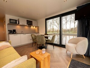 Mobile Home | Dining