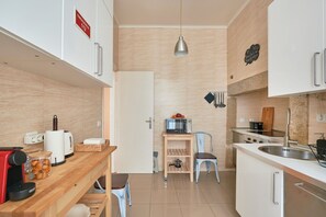 Apartment | Private kitchen | Fridge, microwave, stovetop - Spacious Apartment In The Perfect Lisbon Location, By Timecooler (Lisbon)