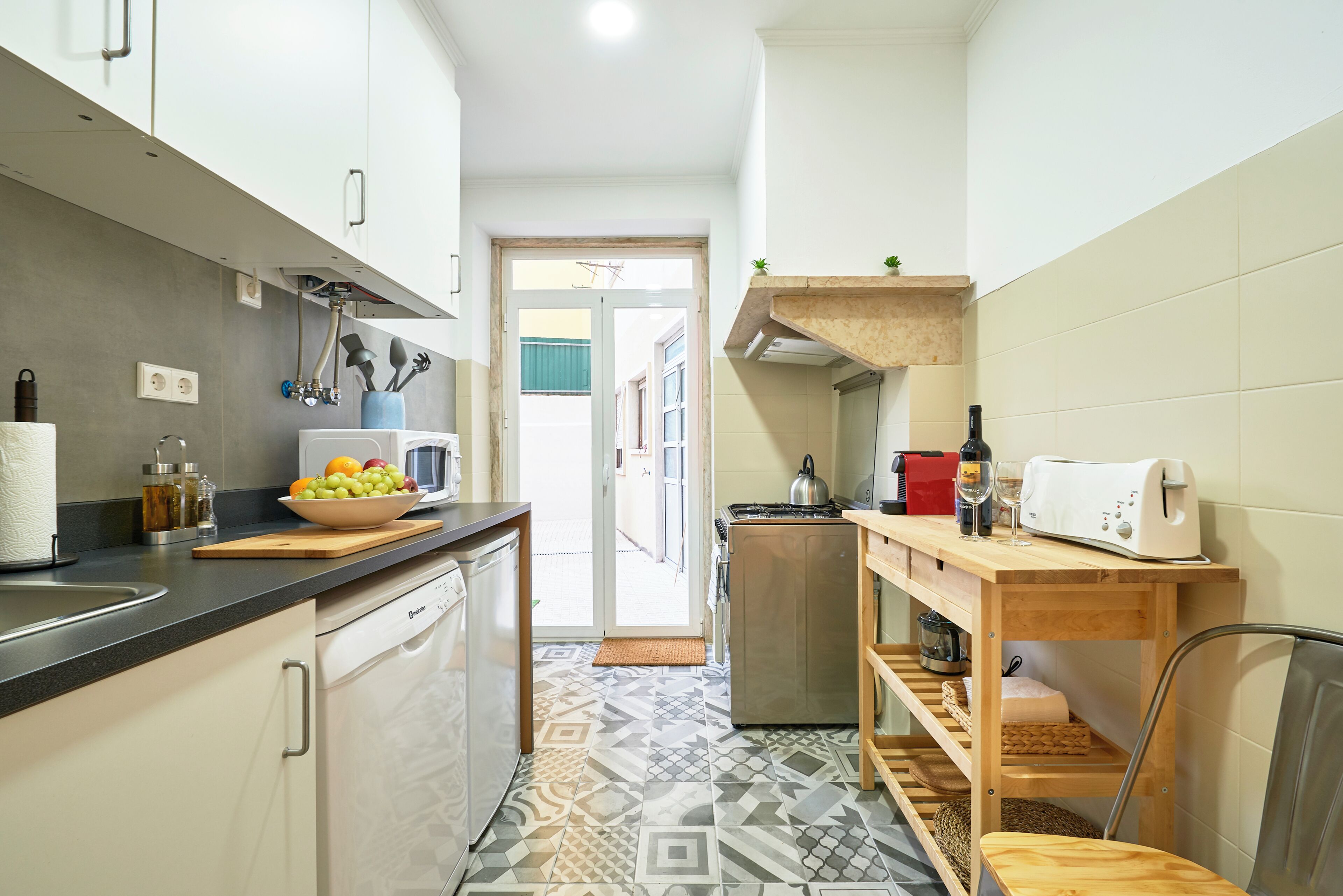 Apartamento, 2 habitaciones | Cocina privada | Frigorífico, microondas, horno y placa de cocina