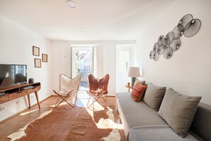 Living room - Idyllic Light-Filled Alfama Apt, By Timecooler (Lisbon)