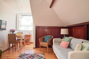 Apartment | Living room - Central, Comfy And Light-Filled Apt, By Timecooler (Lisbon)
