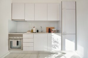Appartement, 3 slaapkamers | Privékeuken | Een koelkast, een magnetron, een oven, een kookplaat