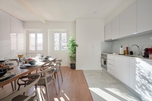 Apartment, 3 Bedrooms | Private kitchen | Fridge, microwave, oven, stovetop