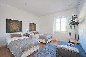 3 bedrooms, free WiFi - Deluxe Apt At Amazing Prime Location, By Timecooler (Lisbon)
