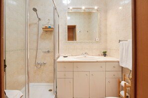 Apartment, 1 Bedroom | Bathroom - Infinite Ocean View W Free Parking, By Timecooler (Oeiras)