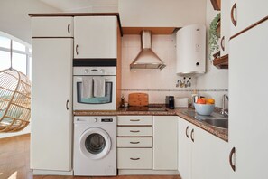 Apartment, 1 Bedroom | Private kitchen | Fridge, microwave, oven, stovetop - Infinite Ocean View W Free Parking, By Timecooler (Oeiras)
