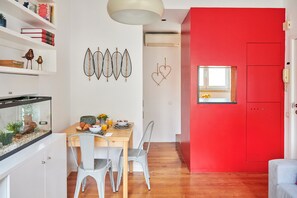 Apartment | Living room - Sunny Renovated Apt With Ac, By Timecooler (Lisbon)
