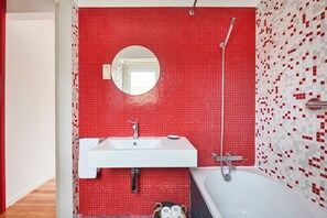 Apartment | Bathroom | Towels - Sunny Renovated Apt With Ac, By Timecooler (Lisbon)