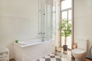 Apartment | Bathroom | Towels - Sunny Pink Street Historical Apt, By Timecooler (Lisbon)