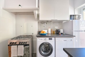 Apartment, 2 Bedrooms | Private kitchen