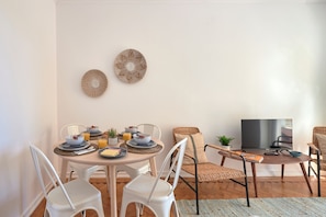 Apartment, 2 Bedrooms | Living room