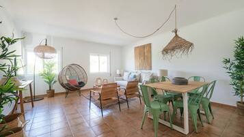 Apartment, 2 Bedrooms | Living room