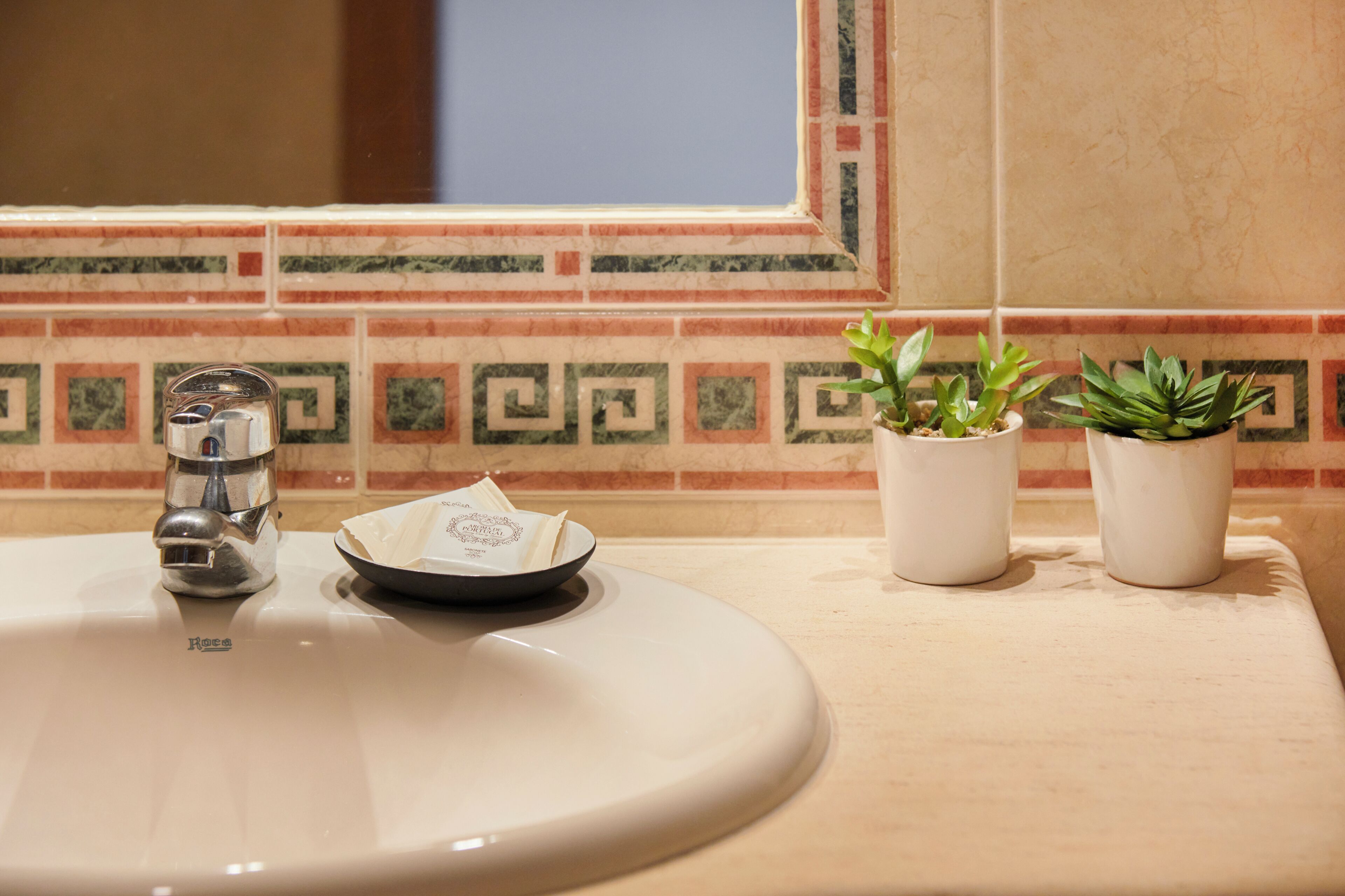 Apartment, 2 Bedrooms | Bathroom | Towels