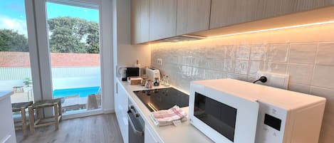 Villa | Eget kök | KylskÄp, mikrovÄgsugn, spishÀll och matbord