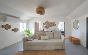 Villa, 4 Bedrooms | Living room