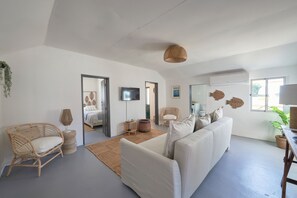Villa, 4 Bedrooms | Living room