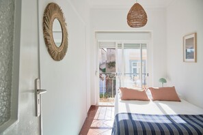 Apartment, 2 Bedrooms - Central & Sunny 2Br Apt Near Beach, By Timecooler (Setubal)